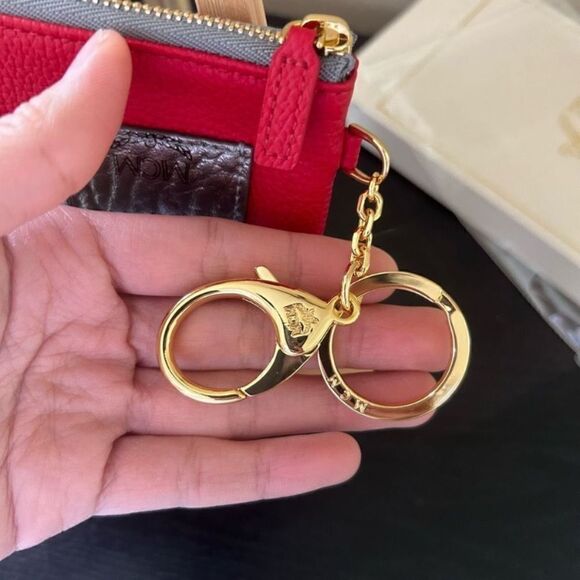 MCM key holder red and silver New in the box - Picture 12 of 12